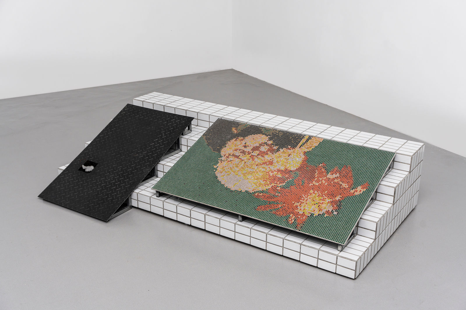 ZHANG Ruyi 张如怡, Dilapidated Gently Sloping 失修的缓坡, 2023