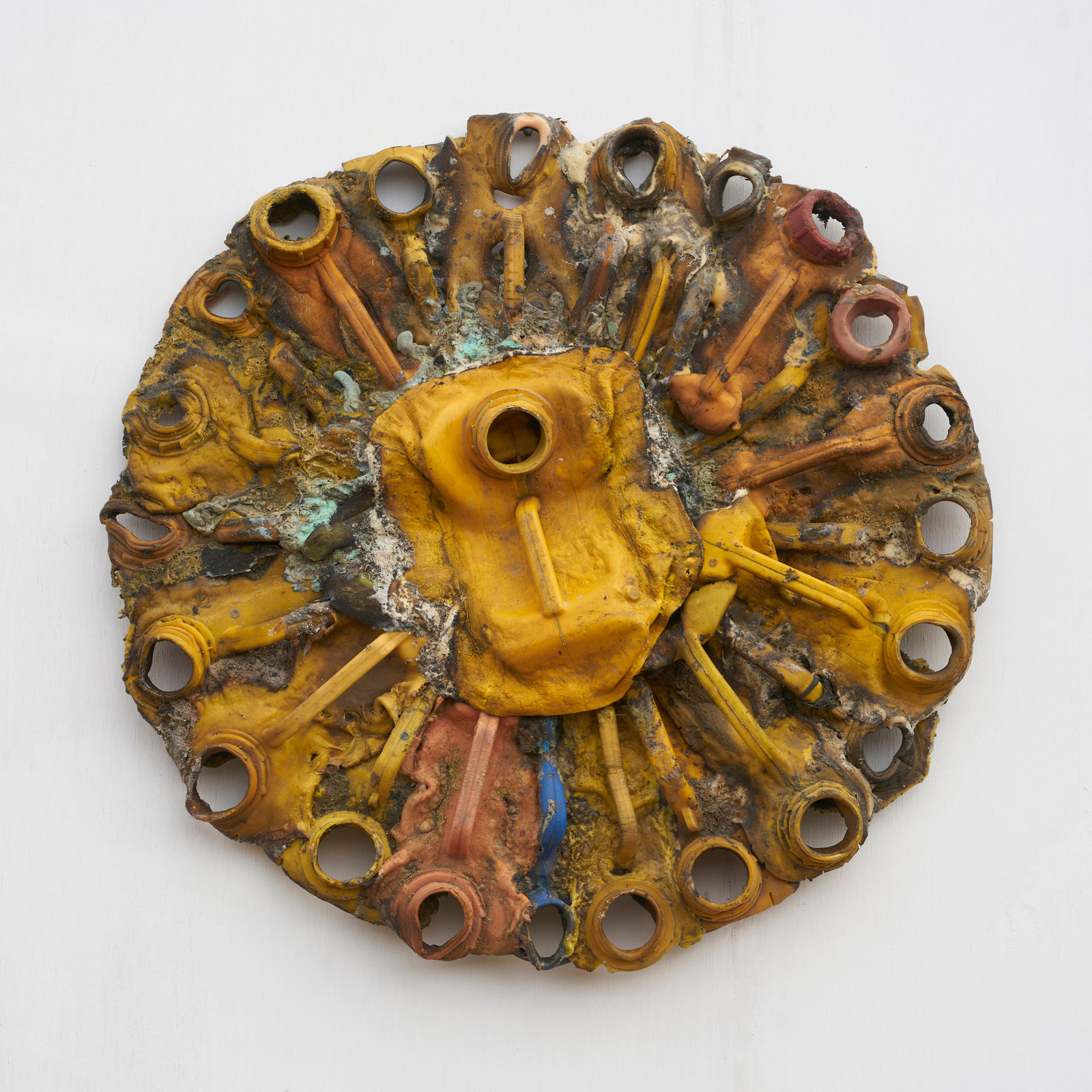 Serge Attukwei Clottey, One man standing, 2021