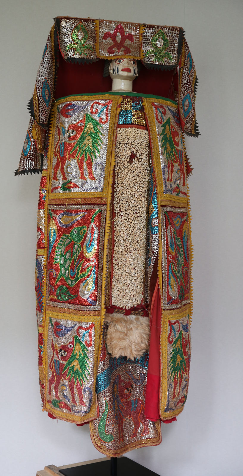 Anonymous Yoruba artist (Republic of Benin), Egungun masquerade costume, late 20th century