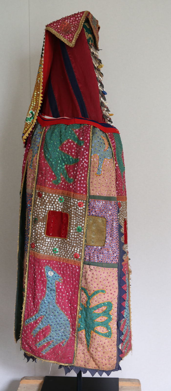 Anonymous Yoruba artist (Republic of Benin), Egungun masquerade costume, late 20th century