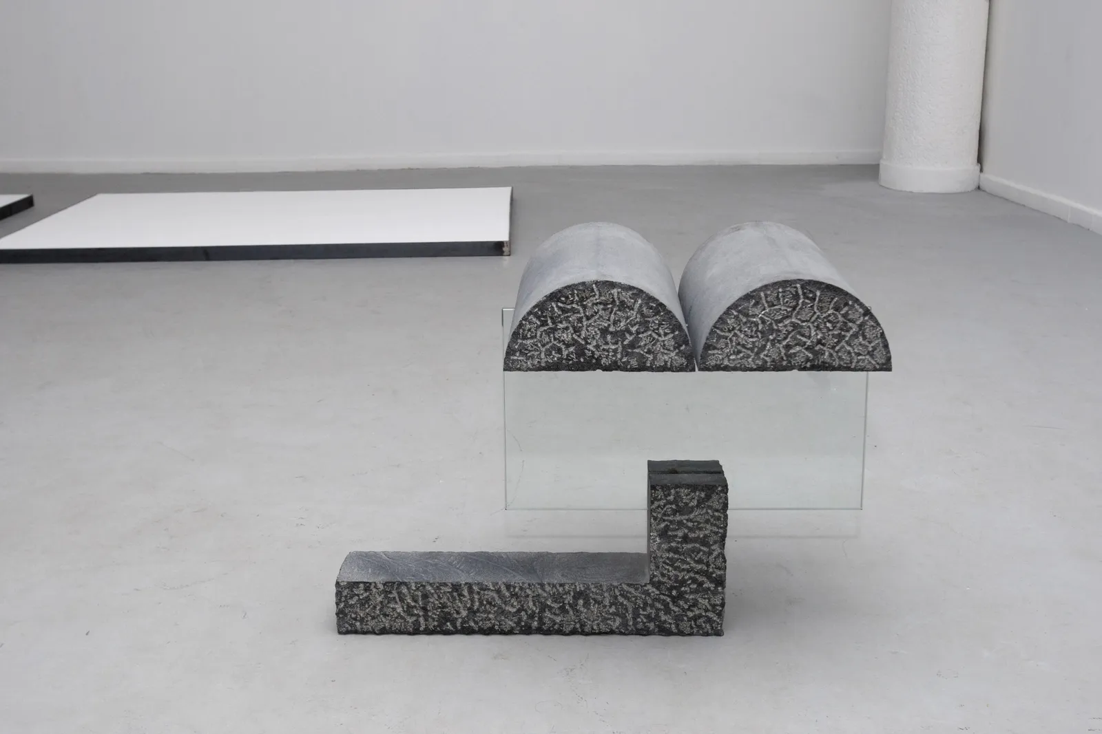 Menashe Kadishman, Me'al (abobe), 1964-2007