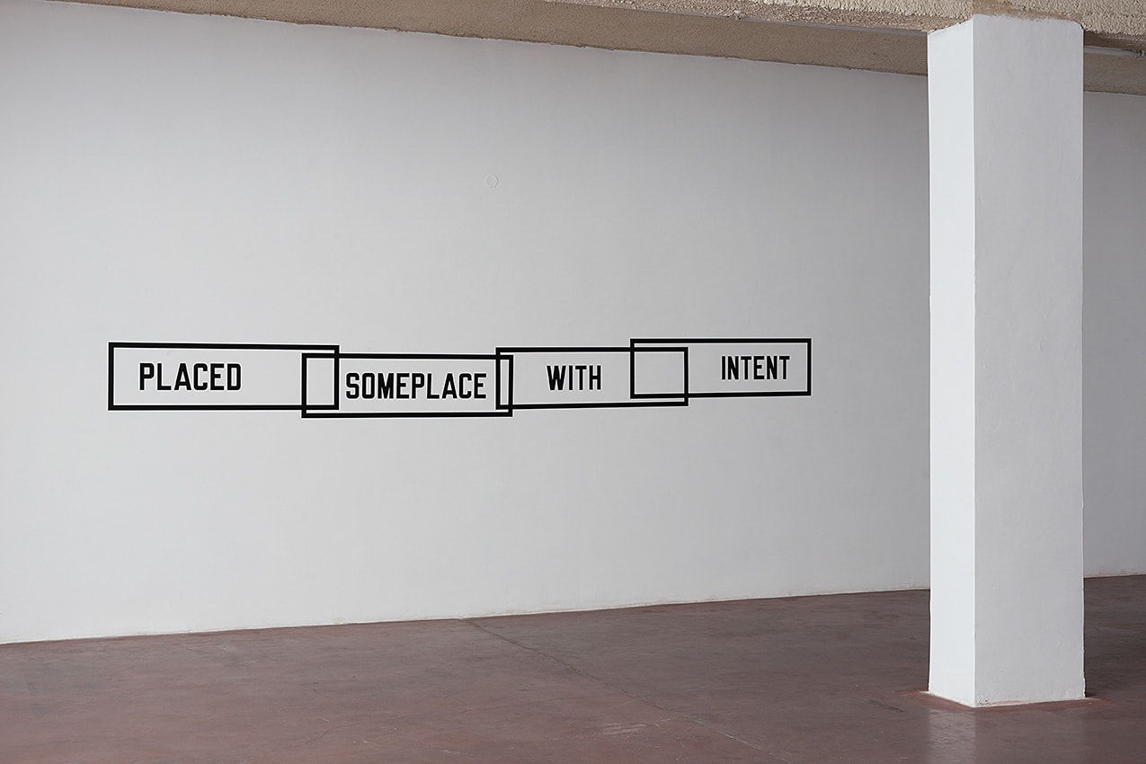 Lawrence Weiner, Placed someplace with intent, 2014