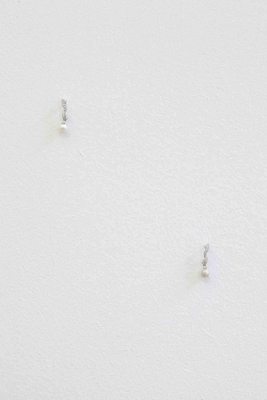 Simon Fujiwara, Cultured Pearls (Diamond Drops 13.02 - 14.02), 2016