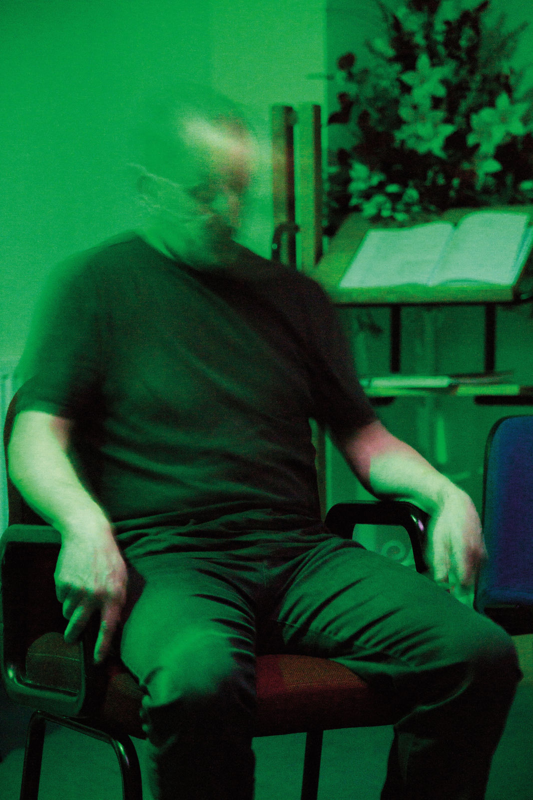 Shannon Taggart, Medium Gordon Garforth in trance. Arthur Findlay College, UK, 2013