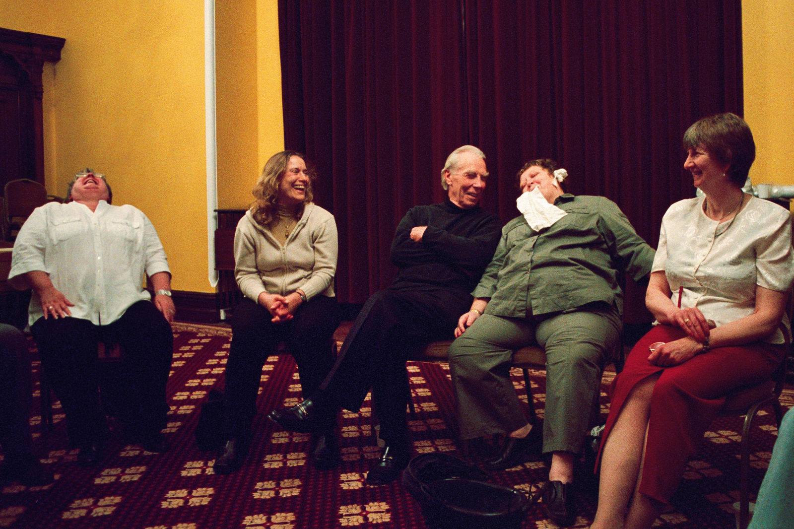 Shannon Taggart, Sharon Harvey’s ectoplasm joke, Arthur Findlay, UK, 2003