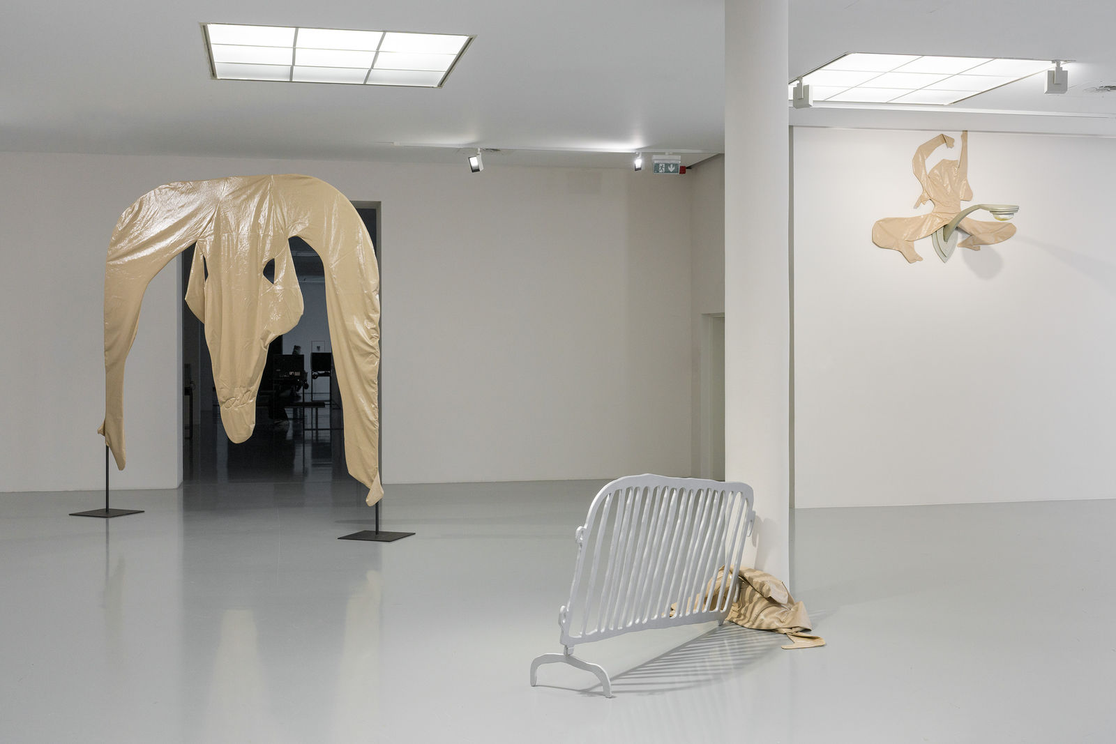 Pauline Curnier Jardin, La géante-dame, 2022