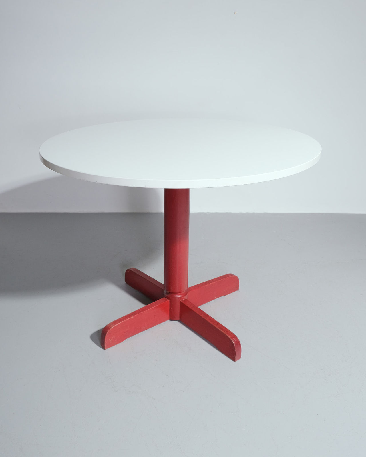 Yngve Ekstrom, Circular Dining Table