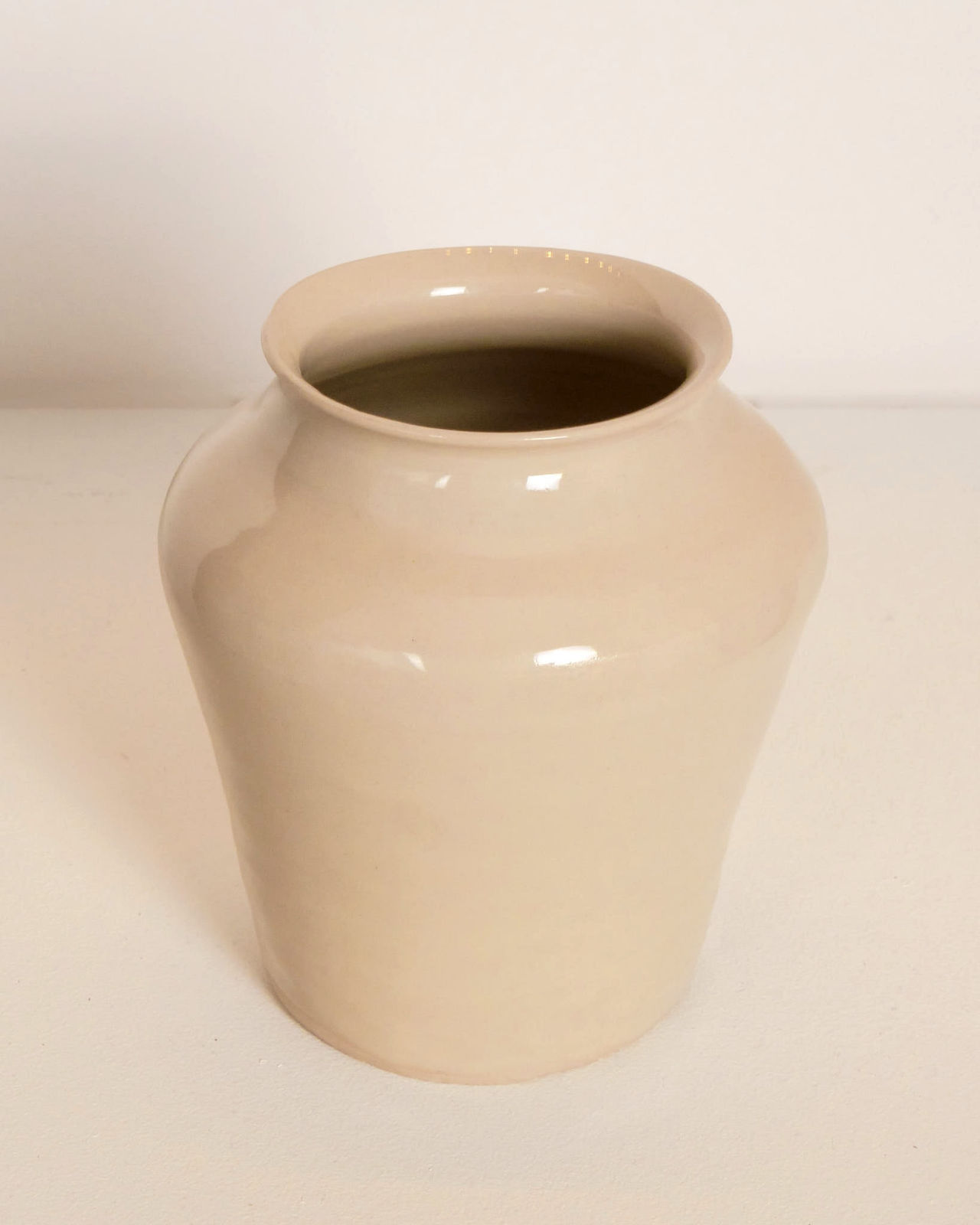 Ali Hewson, Wheel Thrown Vase, White Medium