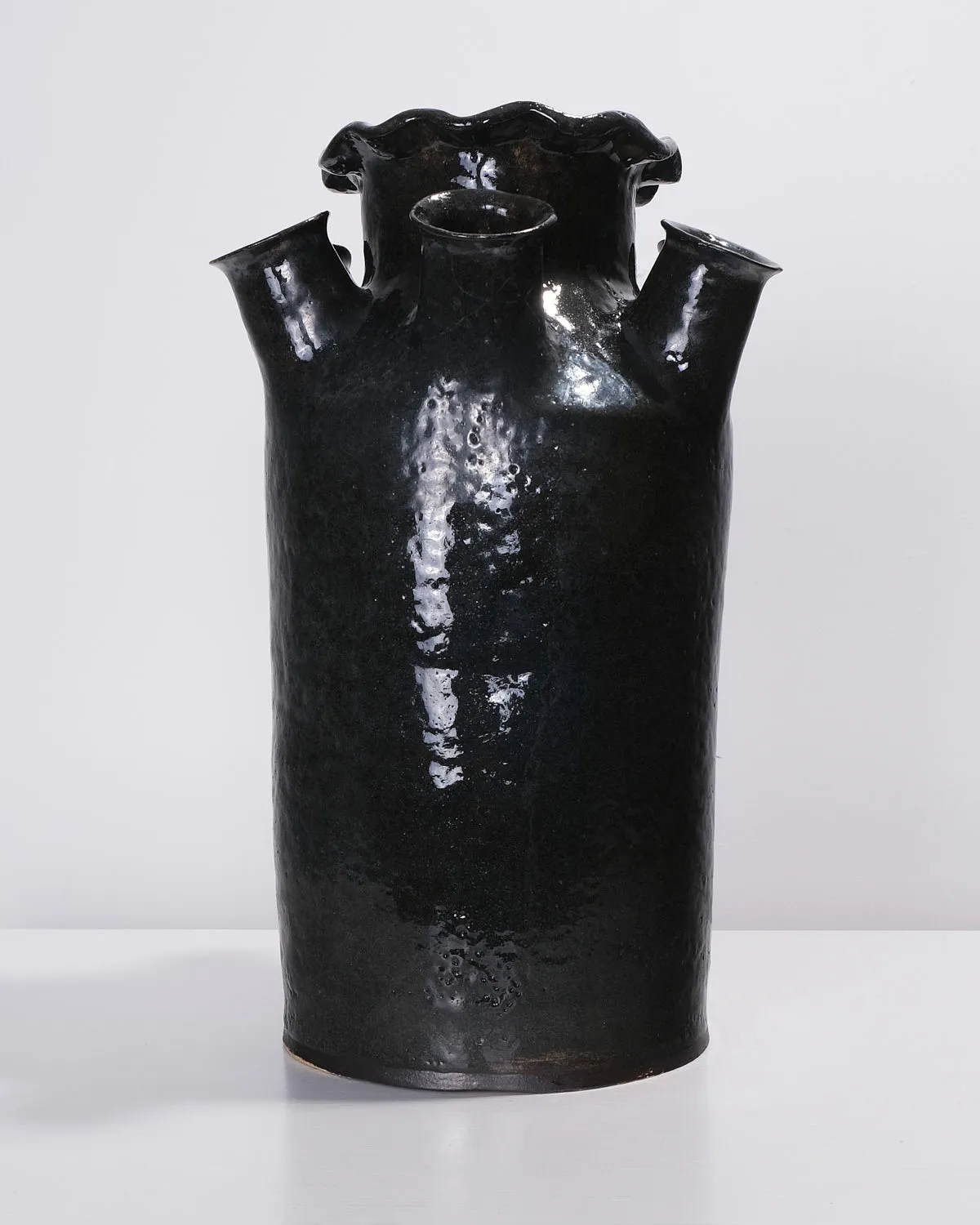 Ali Hewson, Tall wavy tulipiere