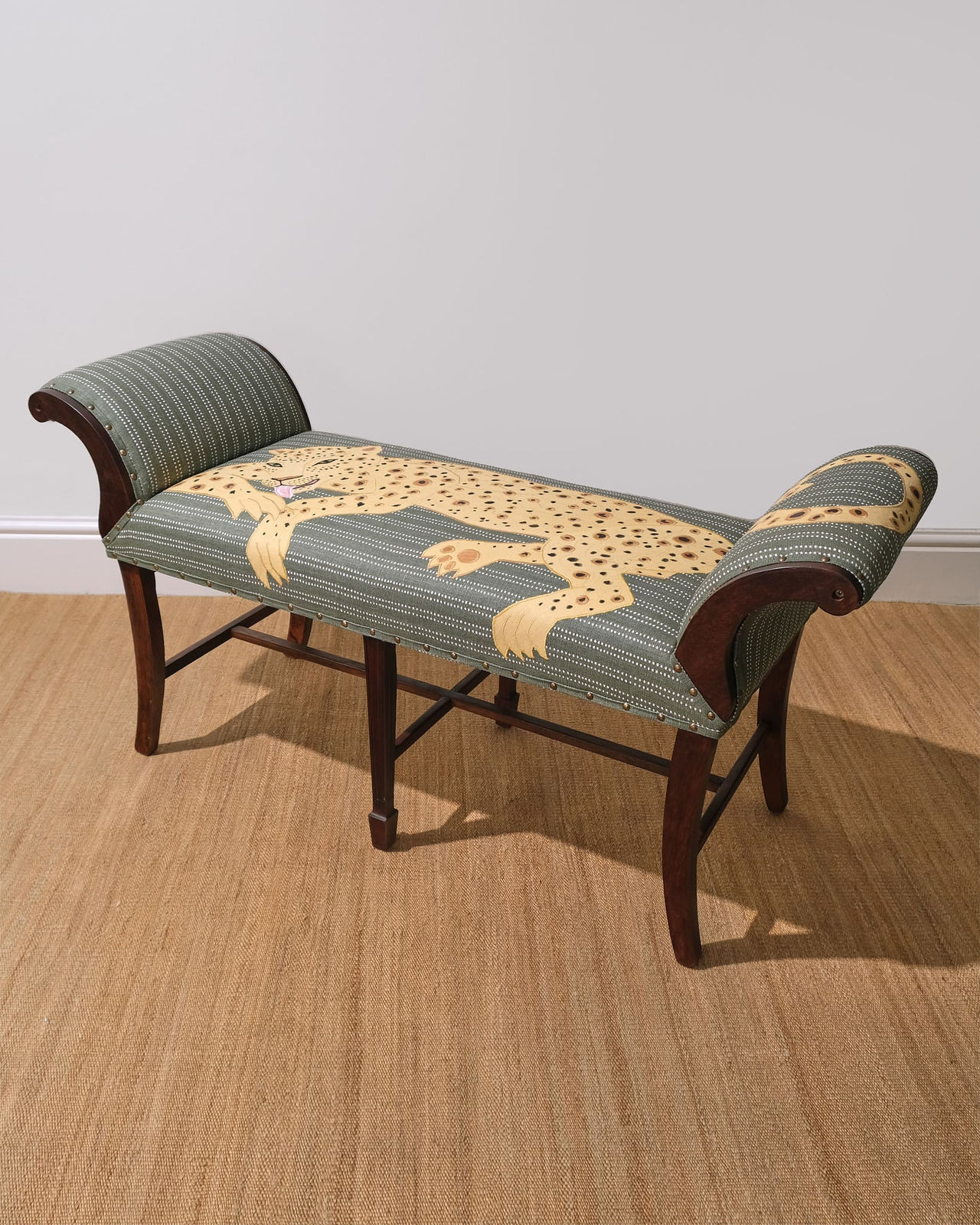 Amata Benedict, Leopard Lounger
