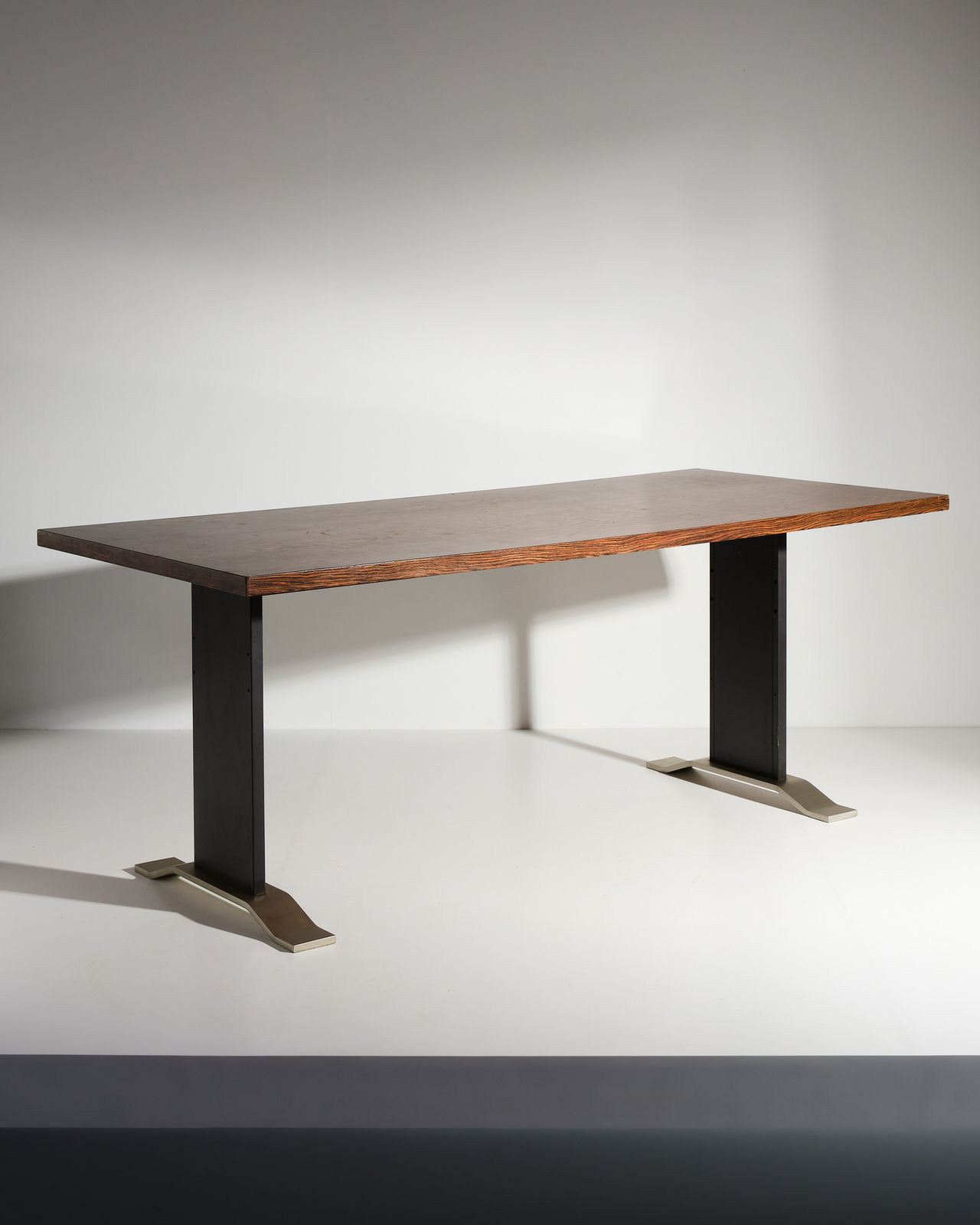 Osvaldo Borsani, Dining table