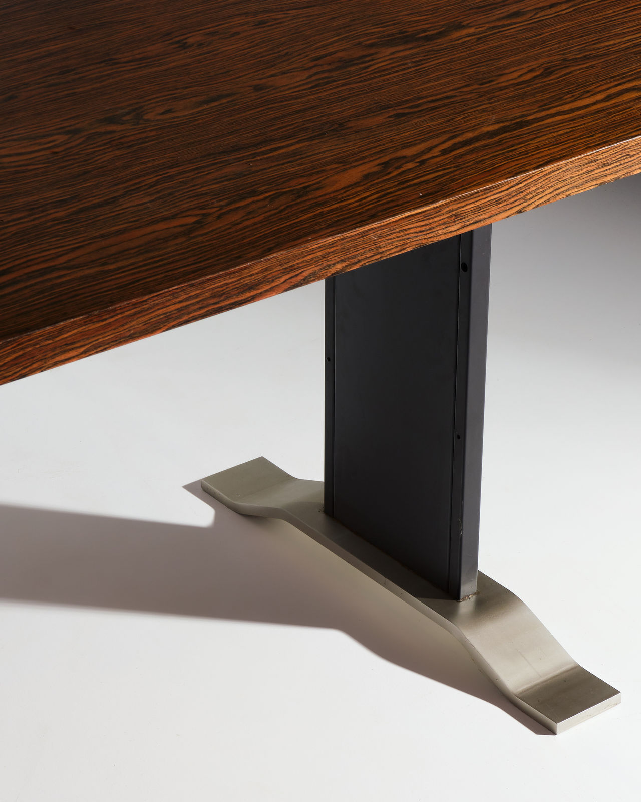 Osvaldo Borsani, Dining table