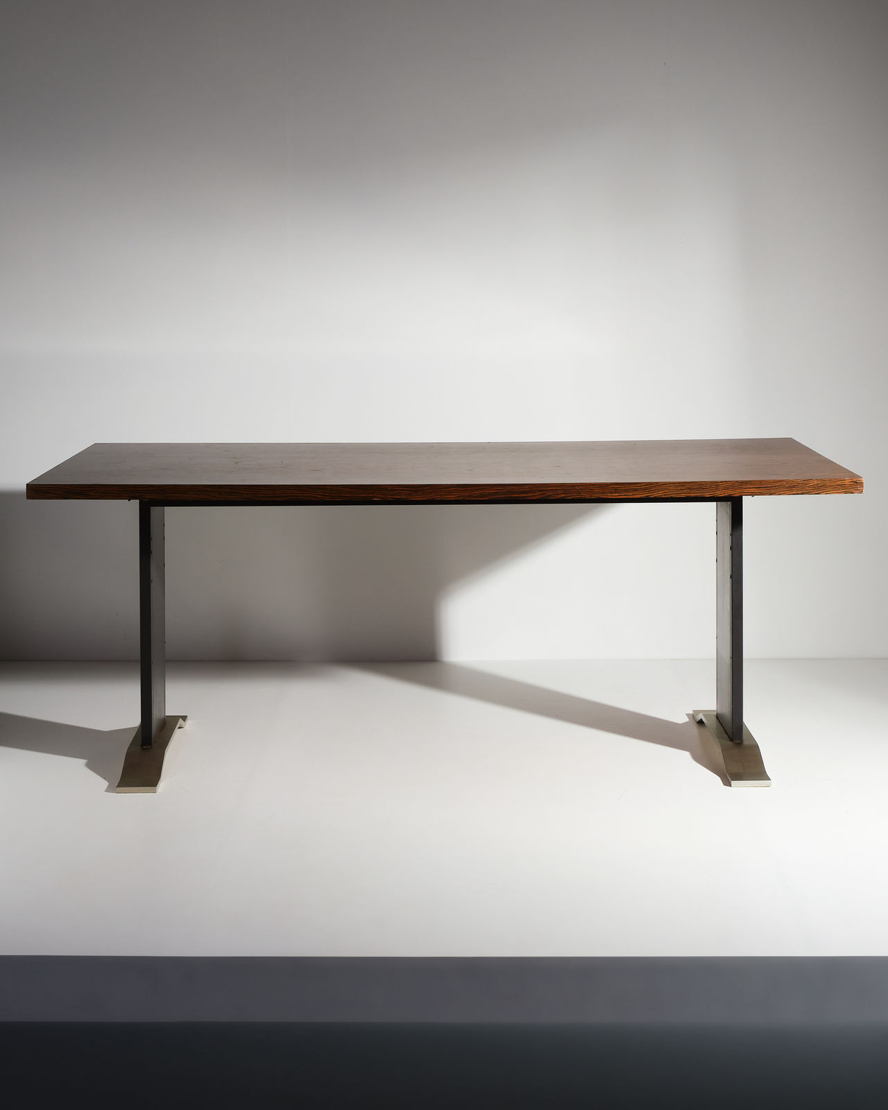 Osvaldo Borsani, Dining table