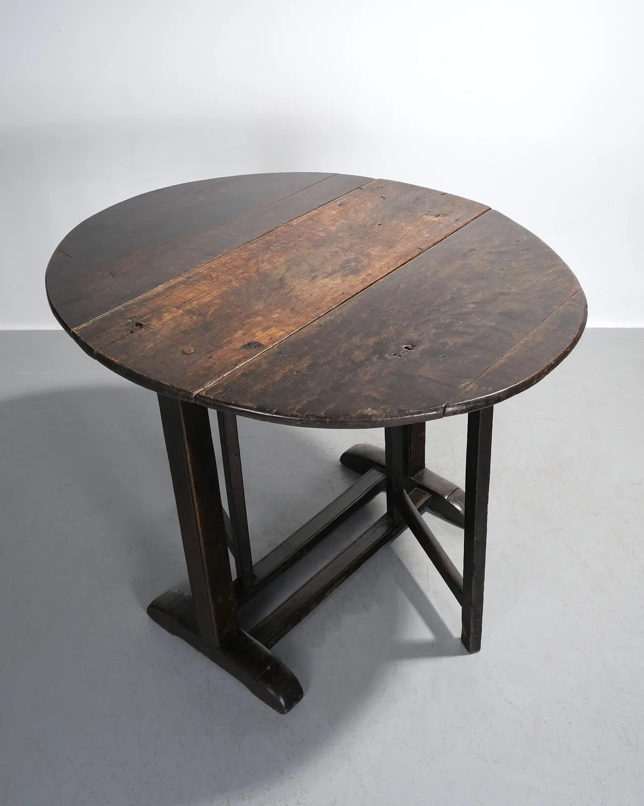 18th Century British, Oval Drop Leaf Table