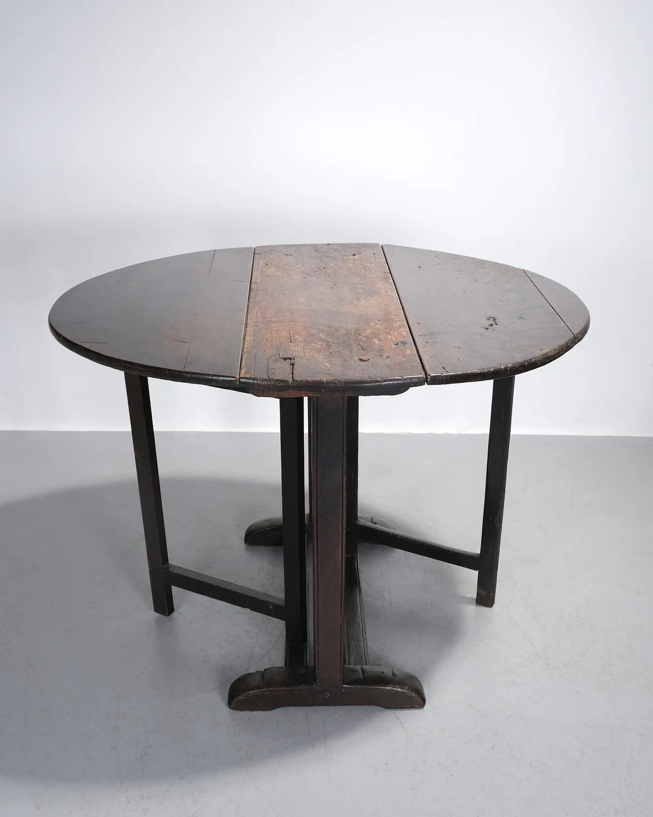 18th Century British, Oval Drop Leaf Table