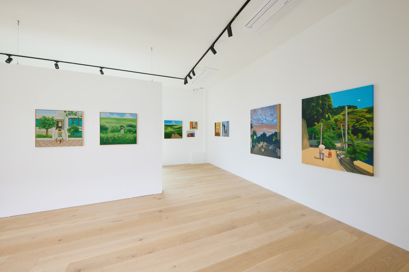 Joyce Jinn, 풀밭에서 A Walk in the Grass, 2024