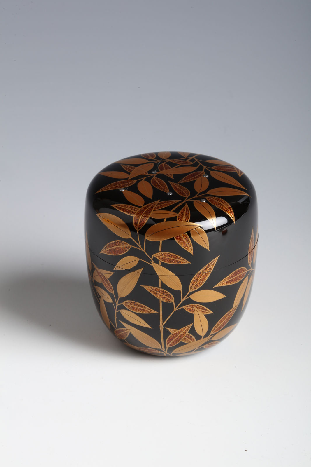 Hosoi Seihō, Tea Caddy with Bamboo Grass and Dew, 1970s
