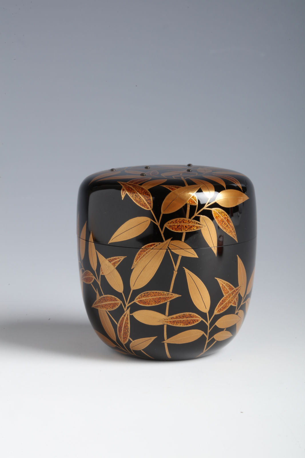 Hosoi Seihō, Tea Caddy with Bamboo Grass and Dew, 1970s