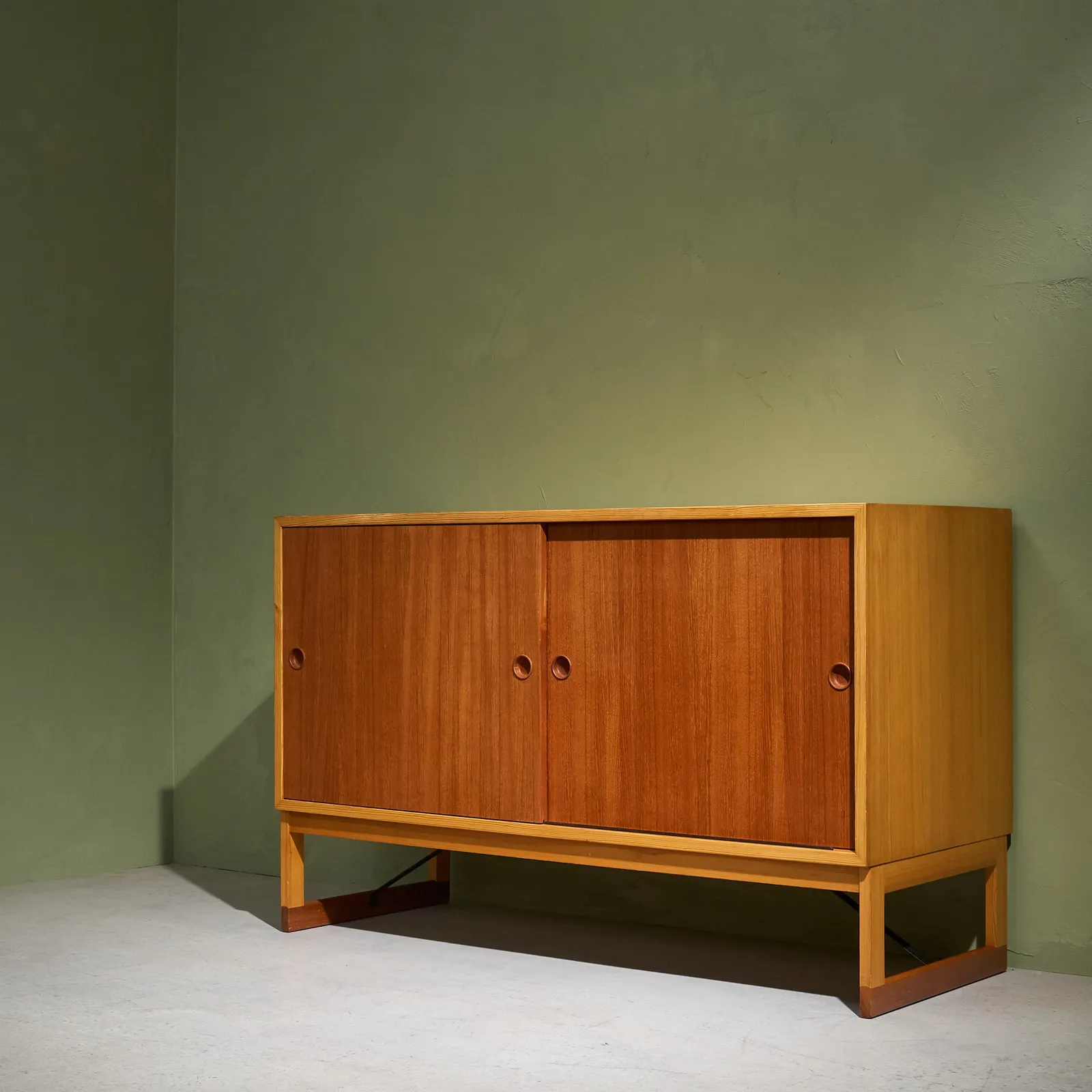 Børge Mogensen, 'Öresund' Cabinet in Teak and Oregon Pine for Karl Andersson, Sweden, 1950s