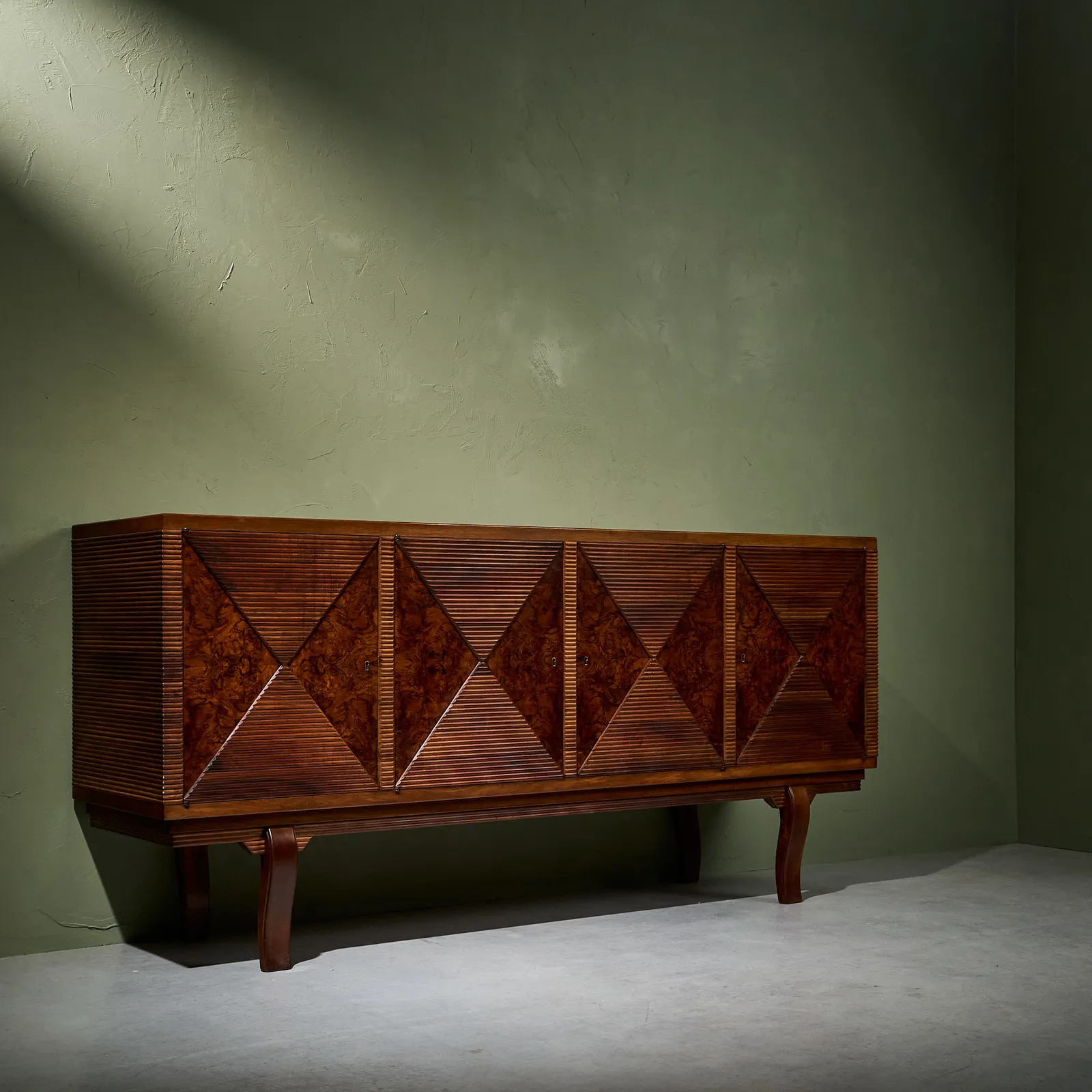 Sideboard in Walnut Burl and Grissinato Carvings, Italy, 1940s