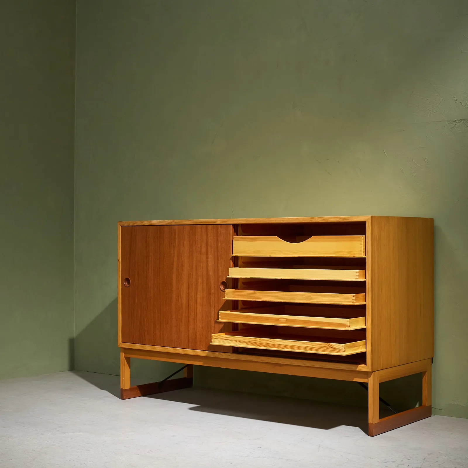 Børge Mogensen, 'Öresund' Cabinet in Teak and Oregon Pine for Karl Andersson, Sweden, 1950s
