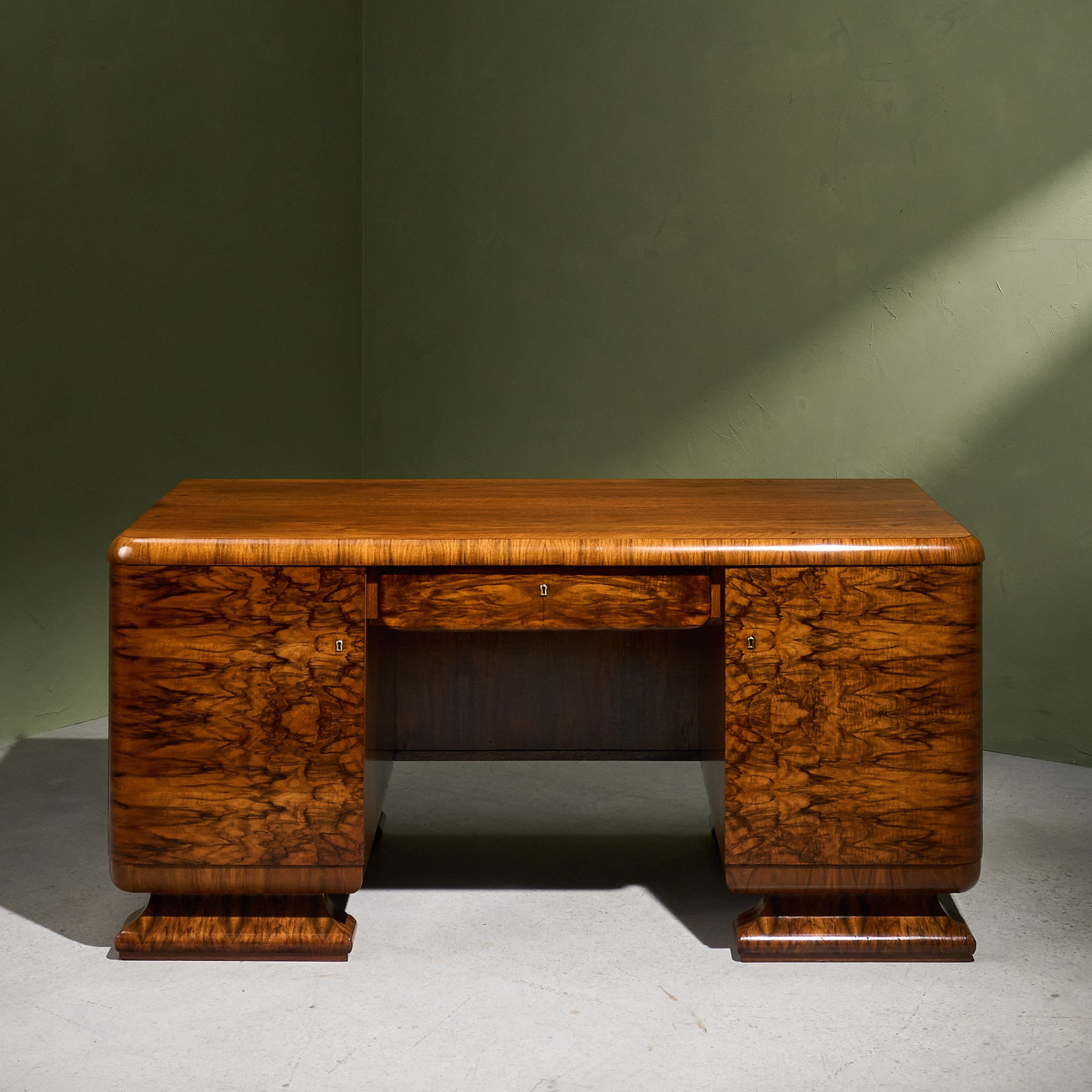 Restored Art Deco Desk in Walnut, Europe, 1930s