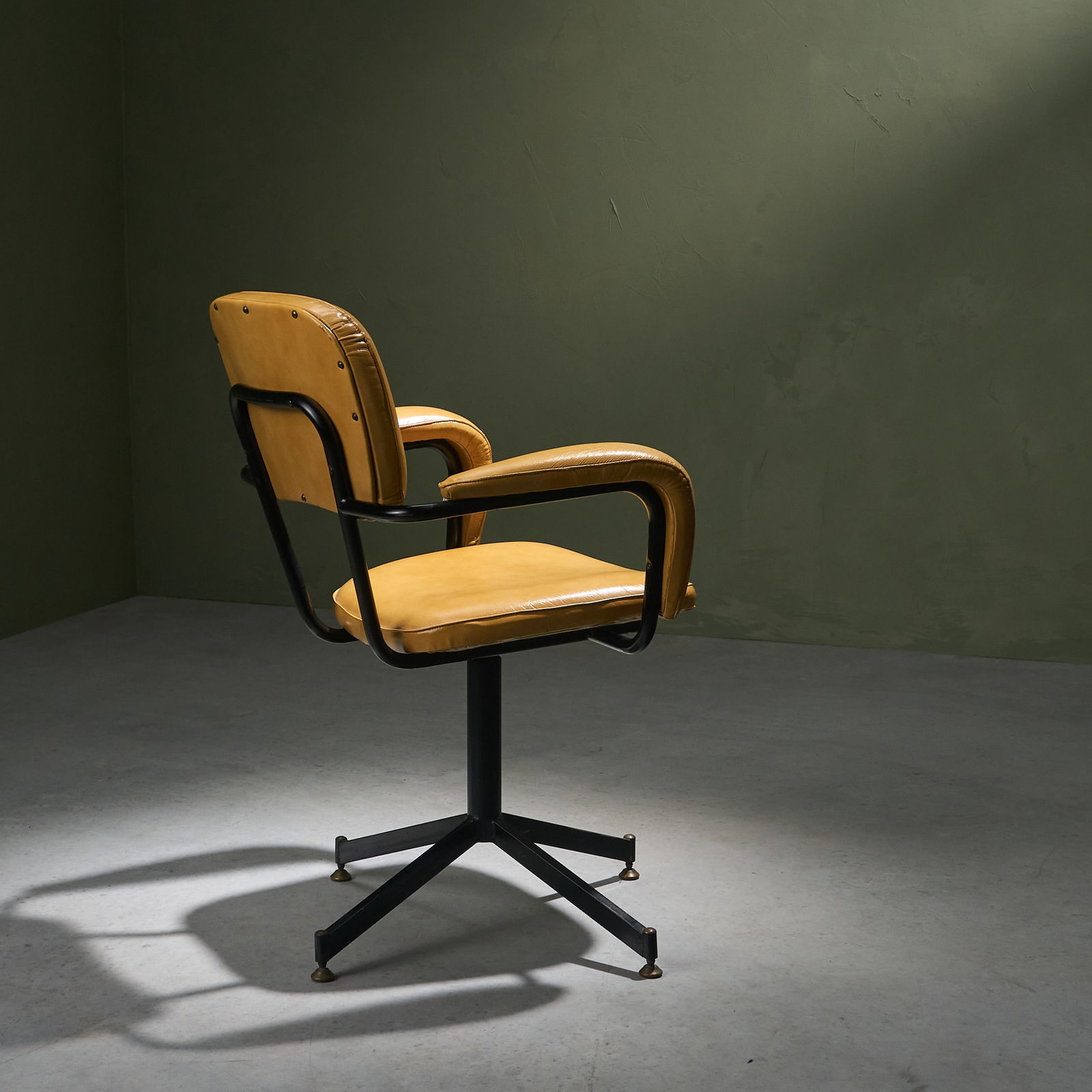 Gastone Rinaldi, Swivel Desk Chair in Cognac Coloured Upholstery, for RIMA, Italy, 1950's