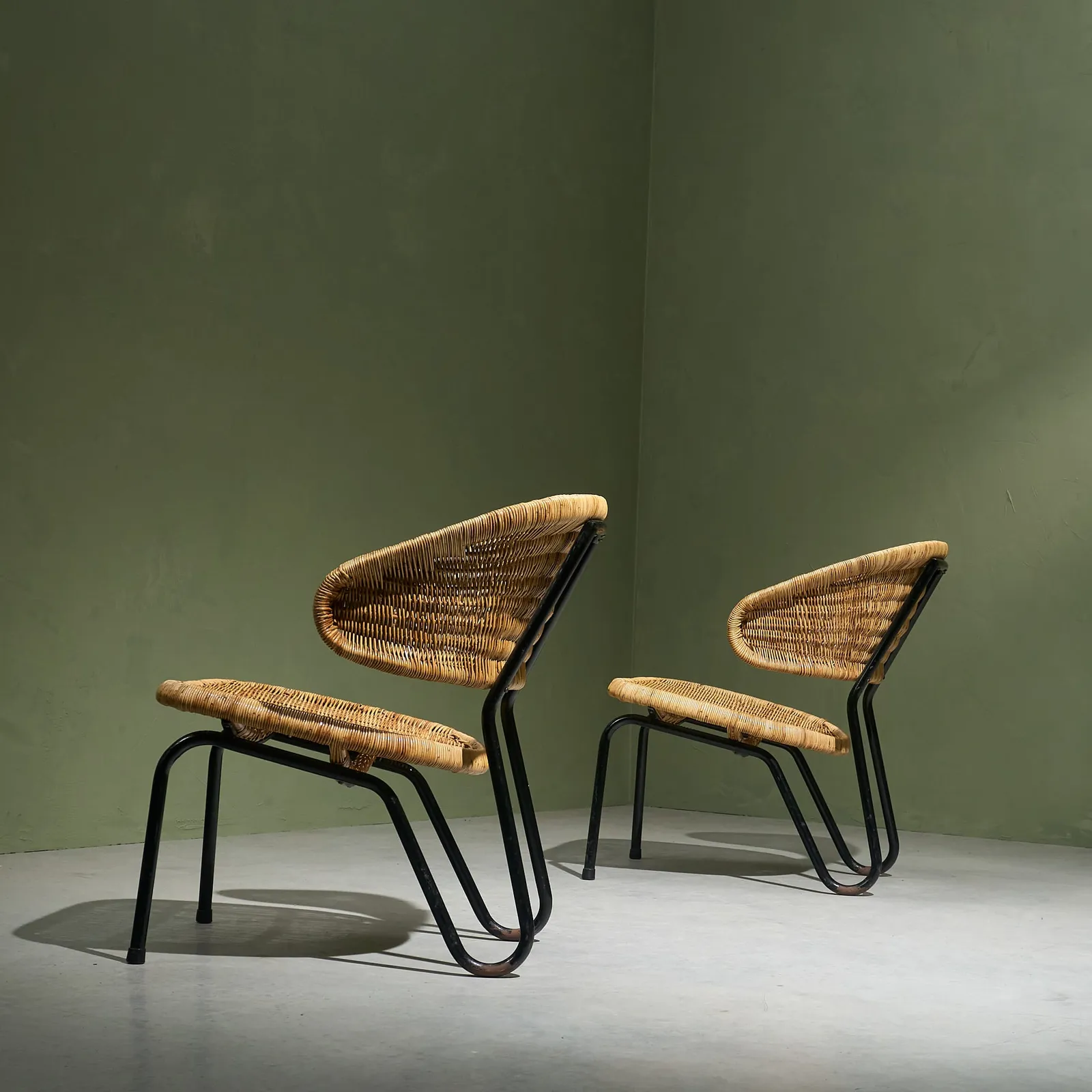 Dirk van Sliedregt, Lounge Chairs in Rattan with Black Tubular Steel frame by Gebroeders Jonkers, The Netherlands, 1960's