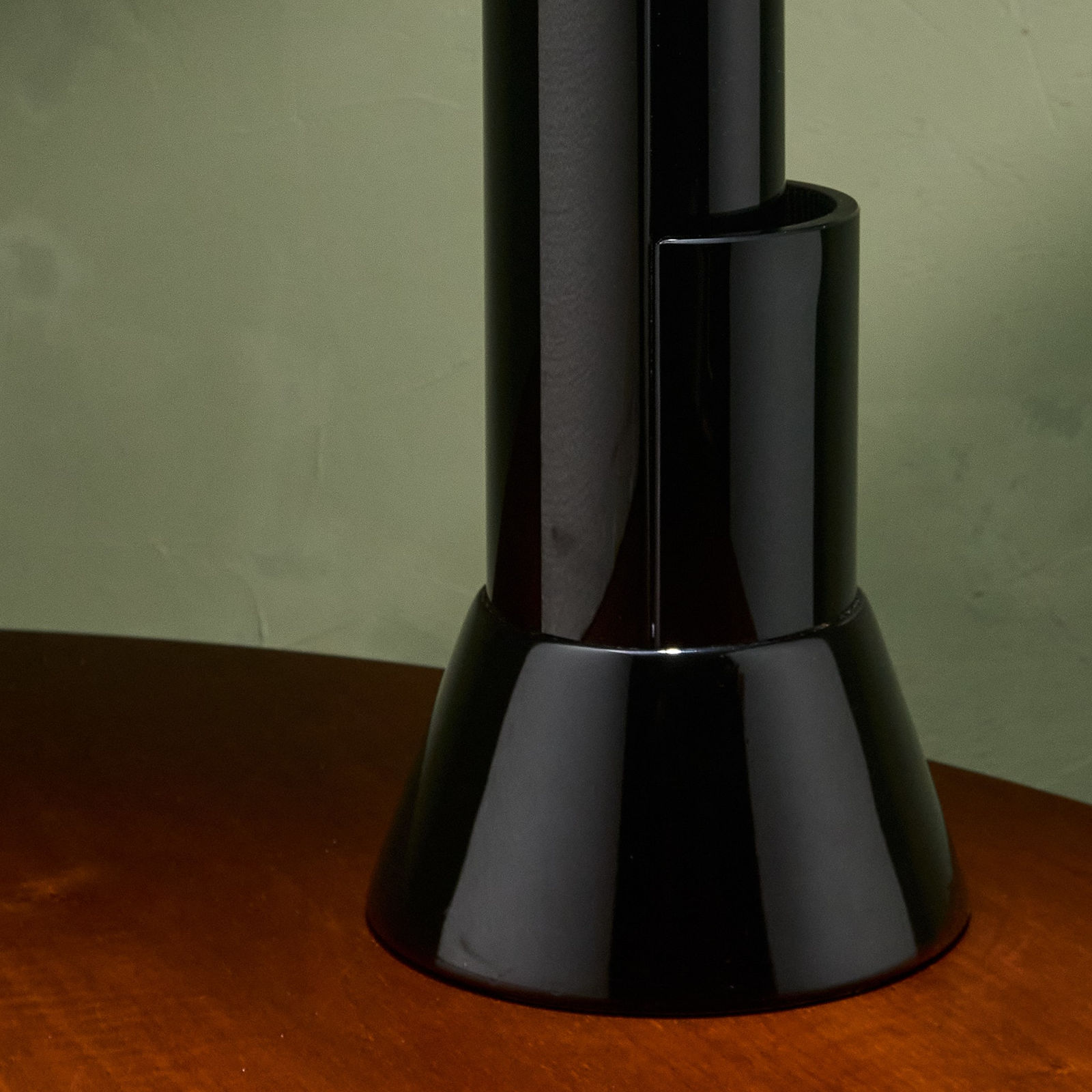 Sculptural Totem Table Lamp in Dark Textured Glass and Lacquered Wood, 1970's