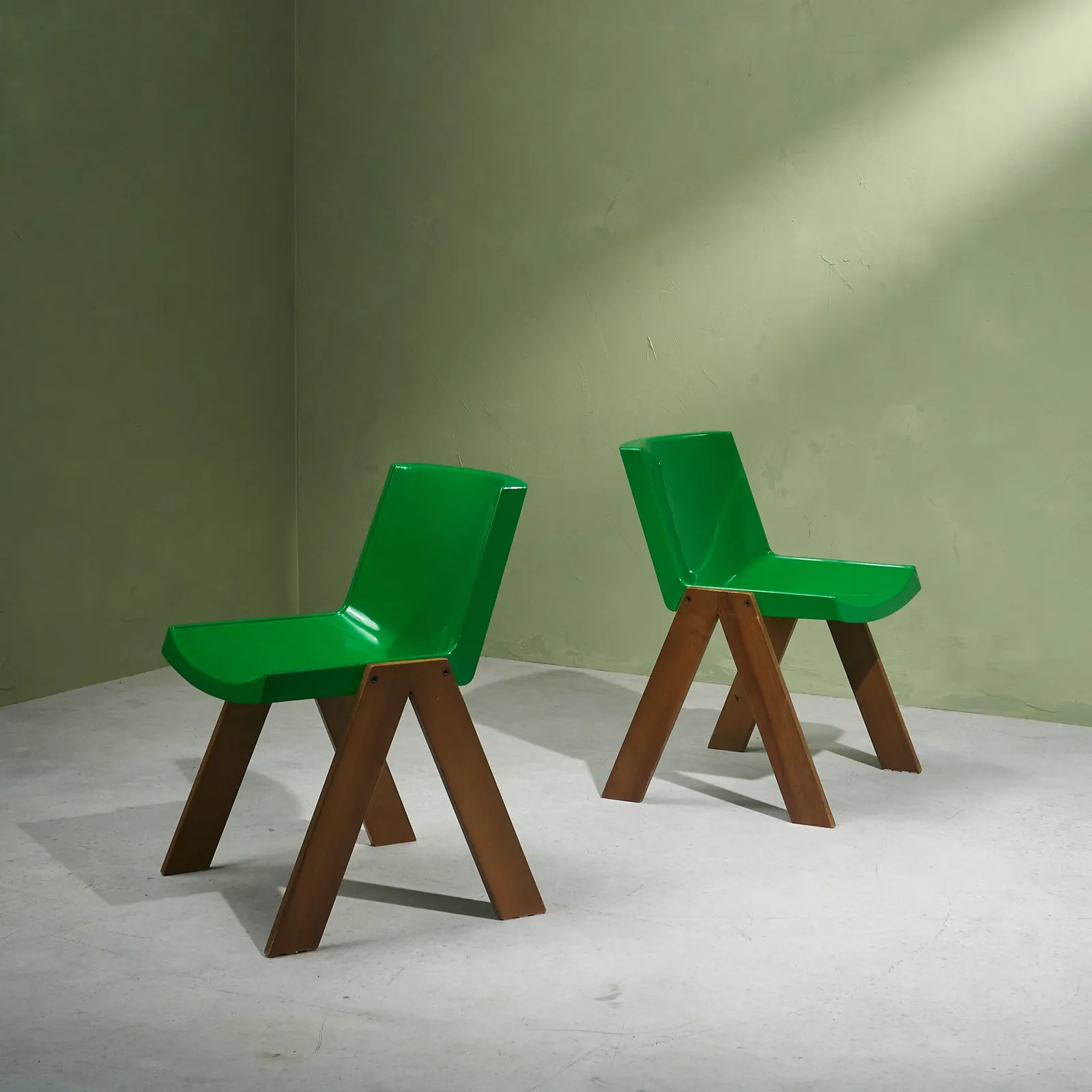 Paolo Orlandi & Roberto Lucci, Set of 8 Green 'Plurima' Chairs with Rare Wooden Frame, 1980's