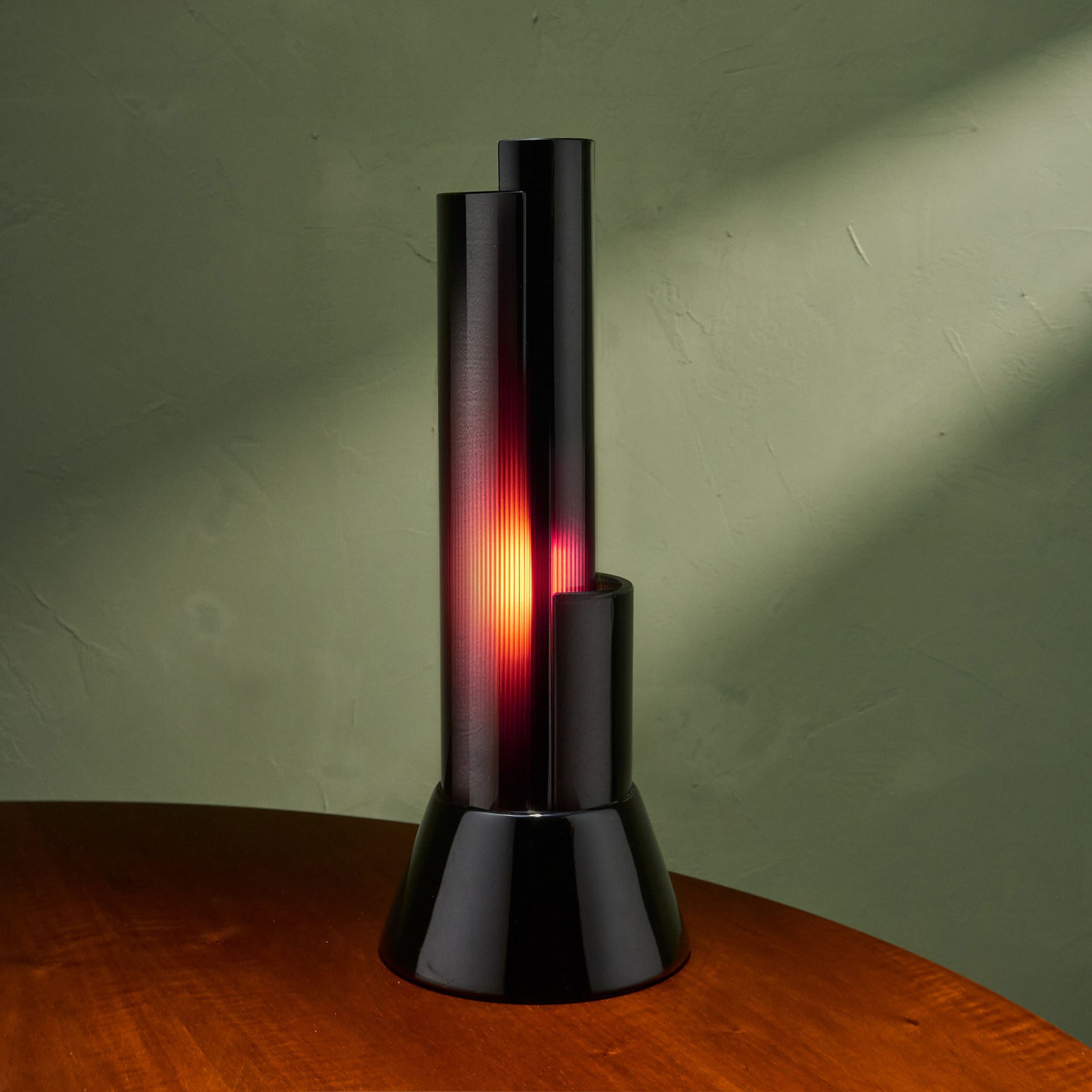 Sculptural Totem Table Lamp in Dark Textured Glass and Lacquered Wood, 1970's