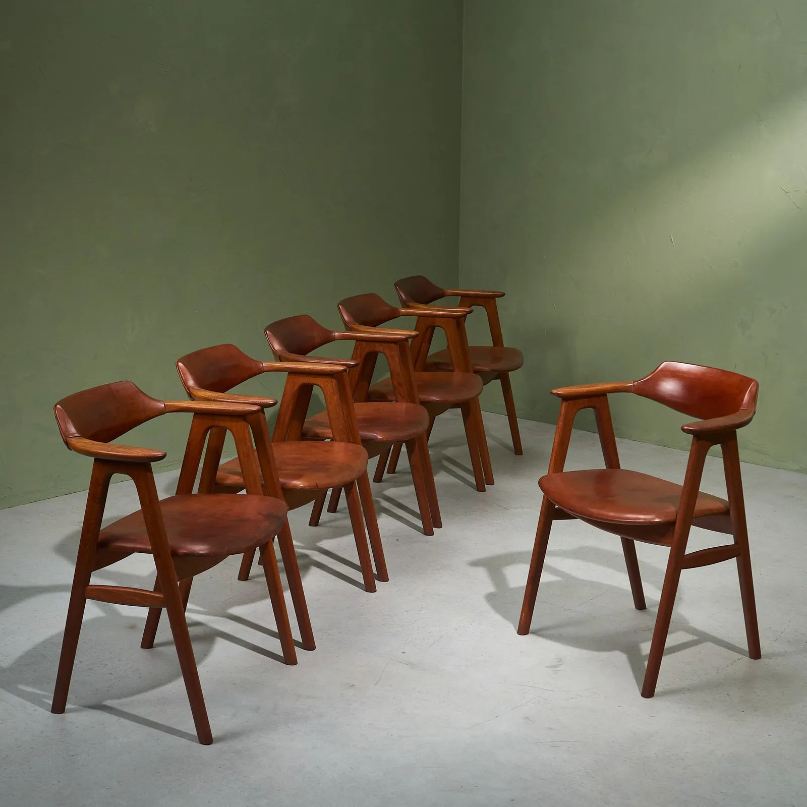 Erik Kirkegaard, Set of 6 Dining Chairs with Armrest in Teak and Original Cognac Leather, Denmark, 1952