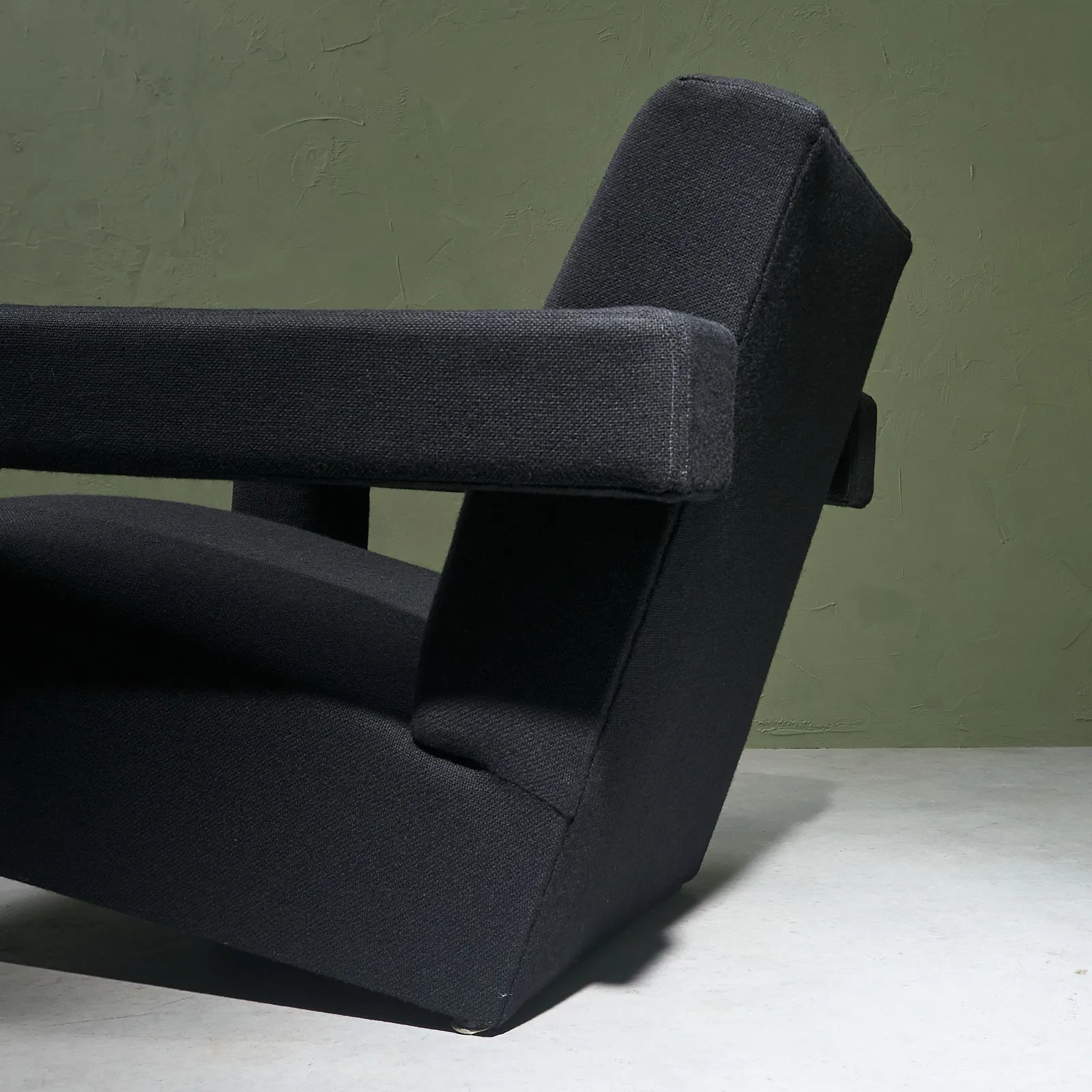 Gerrit Rietveld, Early 'Utrecht' Chair for Metz & Co in Black Upholstery, 1936
