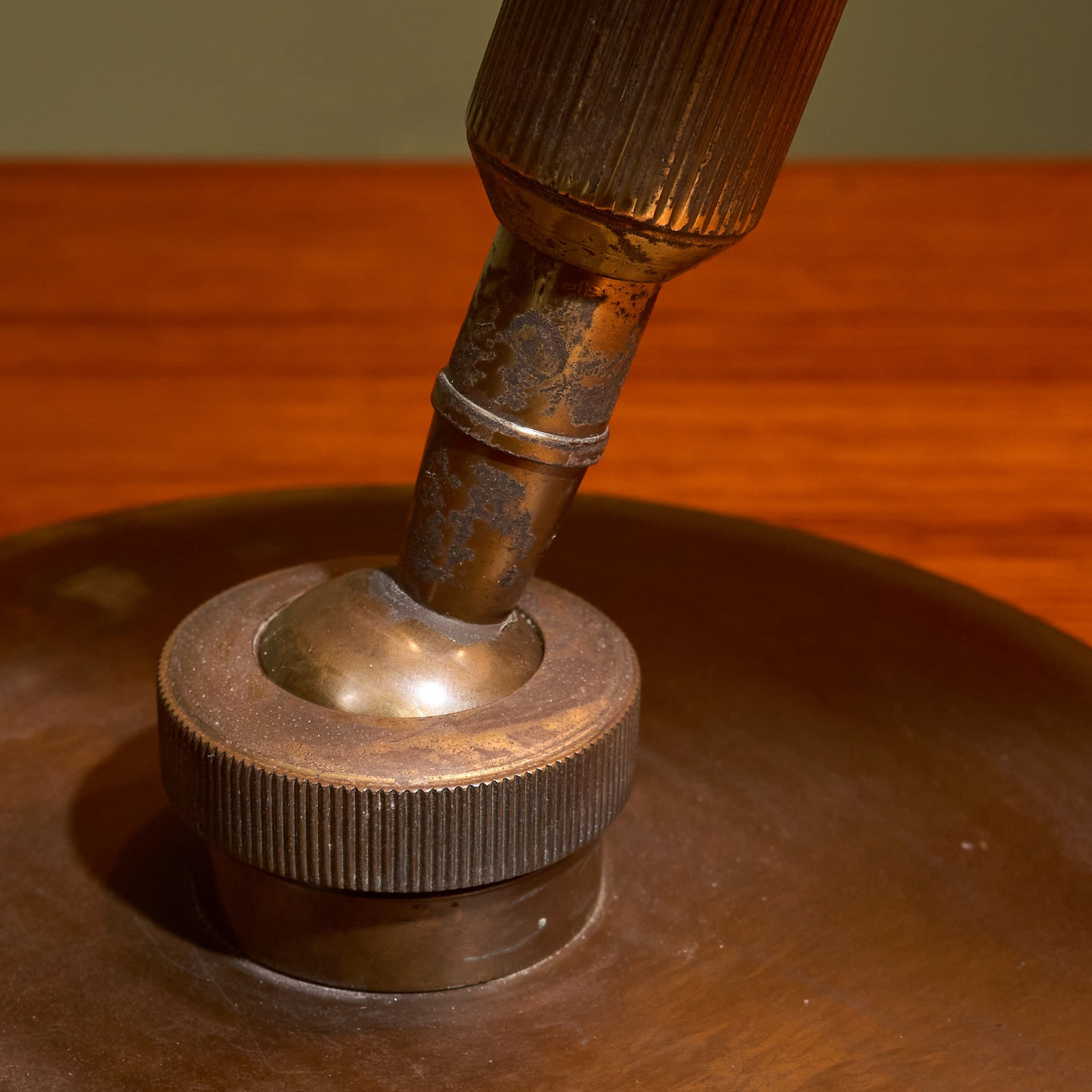 Giovanni Michelucci, Patinated Brass Table Lamp with Pivot Stem and Shade, Italy, 1950s