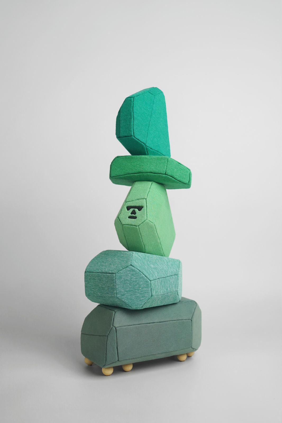 劉正堃 Abei LIU, 綠色呢喃石悄悄守護著 Whisperocks: Green , 2025