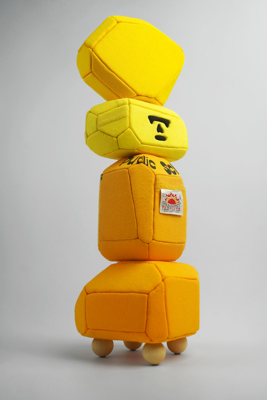 劉正堃 Abei LIU, 黃色呢喃石悄悄守護著 Whisperocks: Yellow , 2025