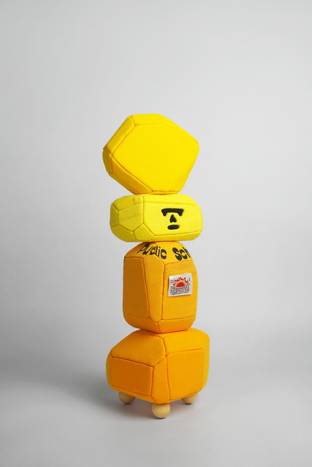 劉正堃 Abei LIU, 黃色呢喃石悄悄守護著 Whisperocks: Yellow , 2025