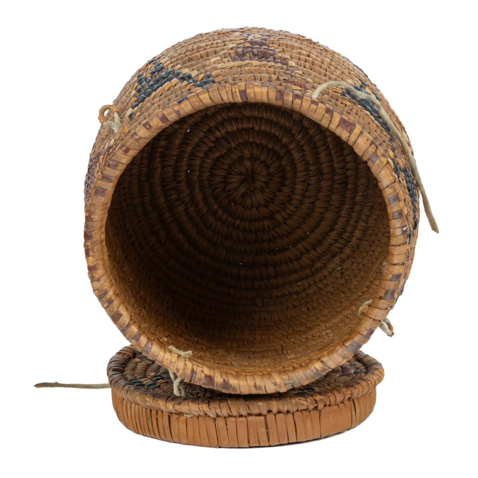 UNIDENTIFIED INTERIOR SALISH OR TŜILHQOT'IN (CHILCOTIN) ARTIST, Hinged Lidded Basket with Geese or Swan, c. 1920