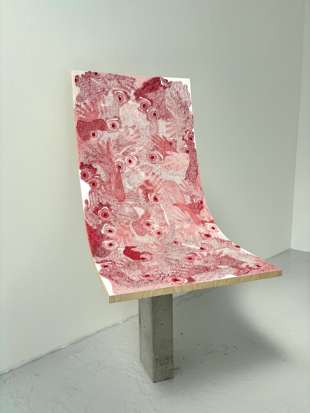 Anjesa Dellova, Ange, Pli ou chose (1), 2025