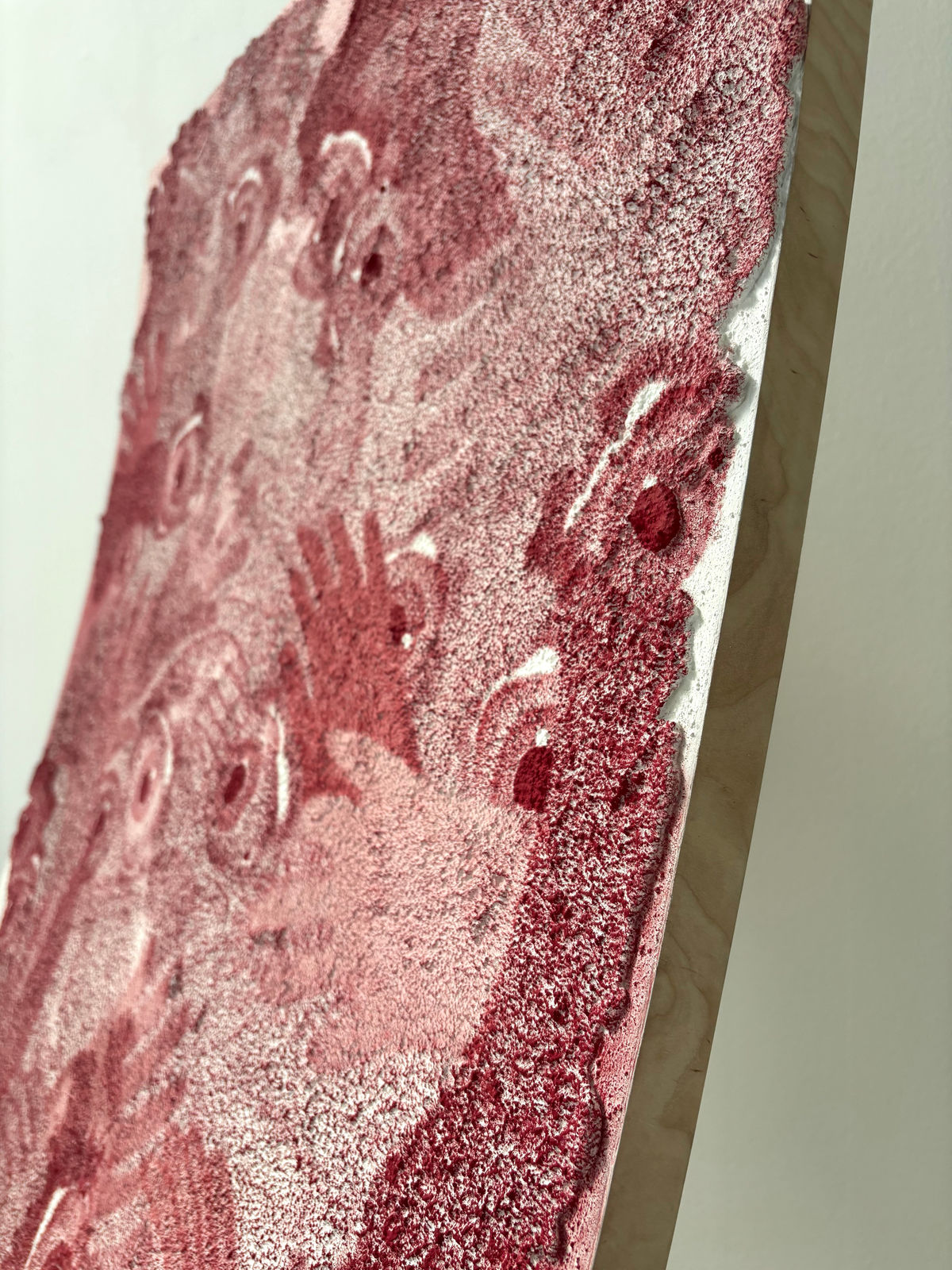 Anjesa Dellova, Ange, Pli ou chose (1), 2025