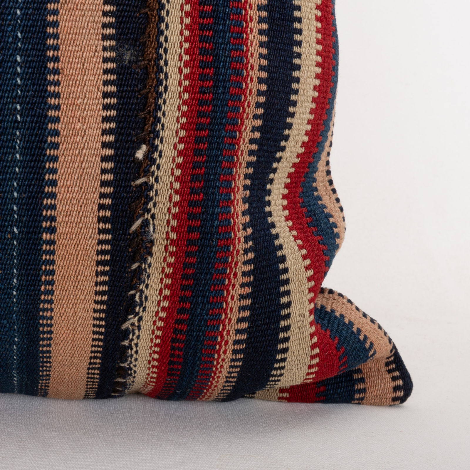 55x55cm 22x22in Jajim Striped Cushion