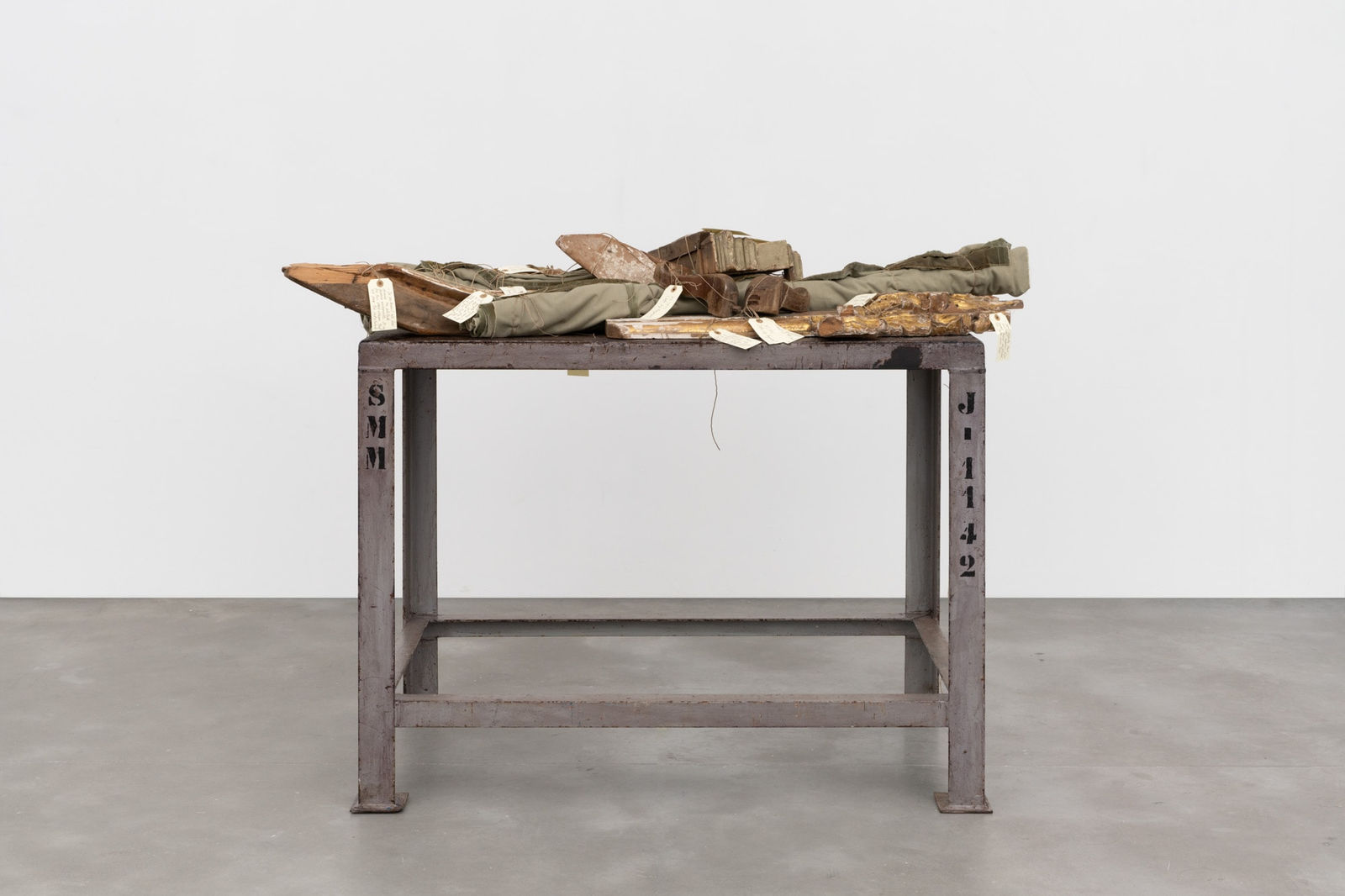 Vasco Araújo - Trabalhos para nada: In memoriam