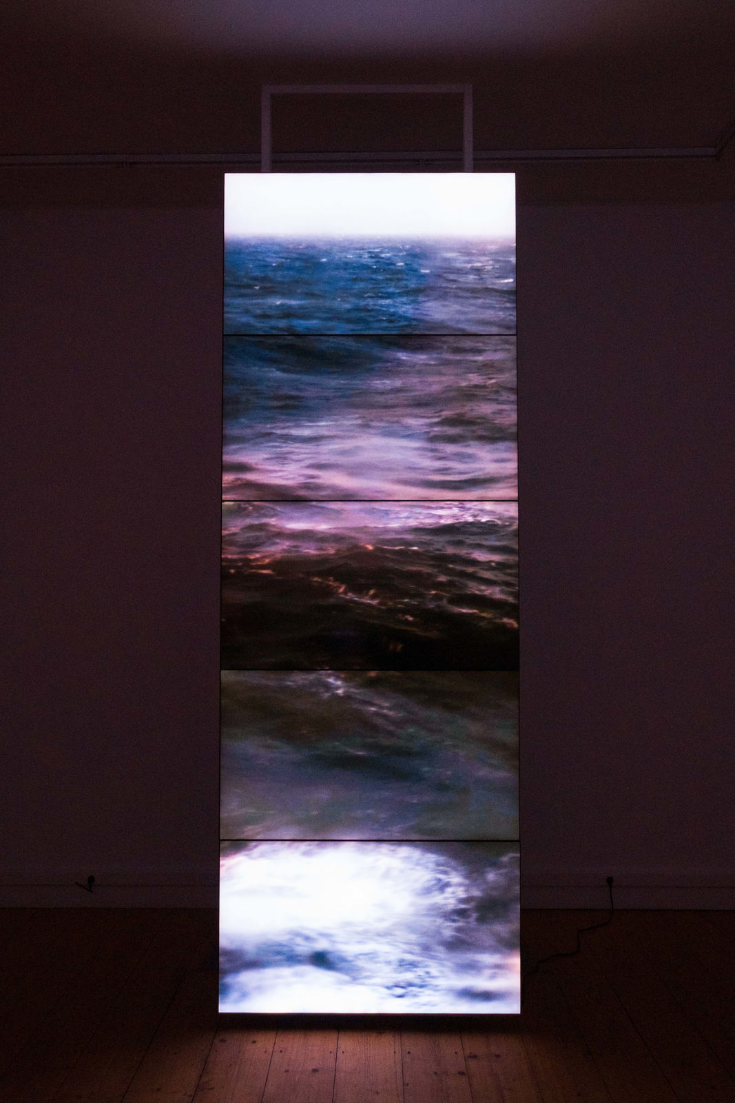 Lydia Hannah Debeer, Shedding Skin, 2023