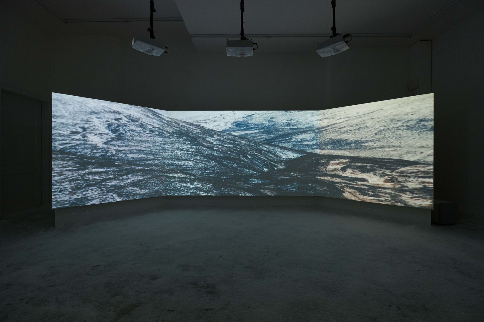 Lydia Hannah Debeer, Melting Mountains, 2023