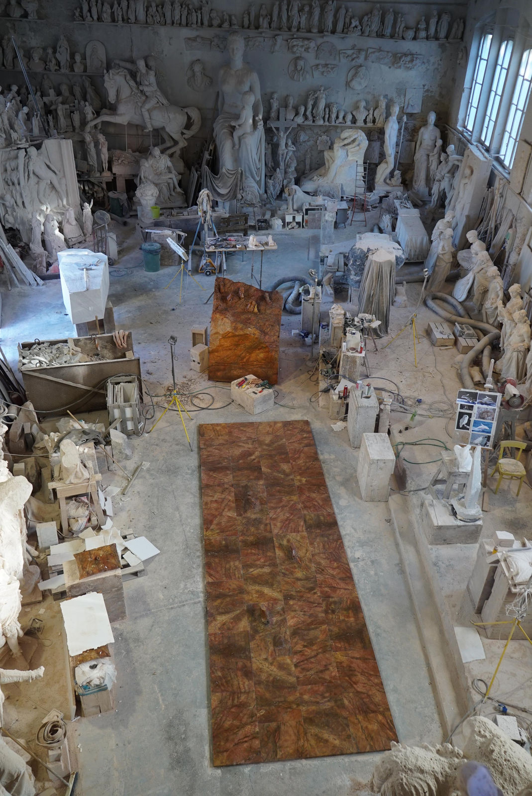 DOROTHY CROSS, Red Erratic, Studio Carlo Nicoli, Carrara, Italy I, 2021