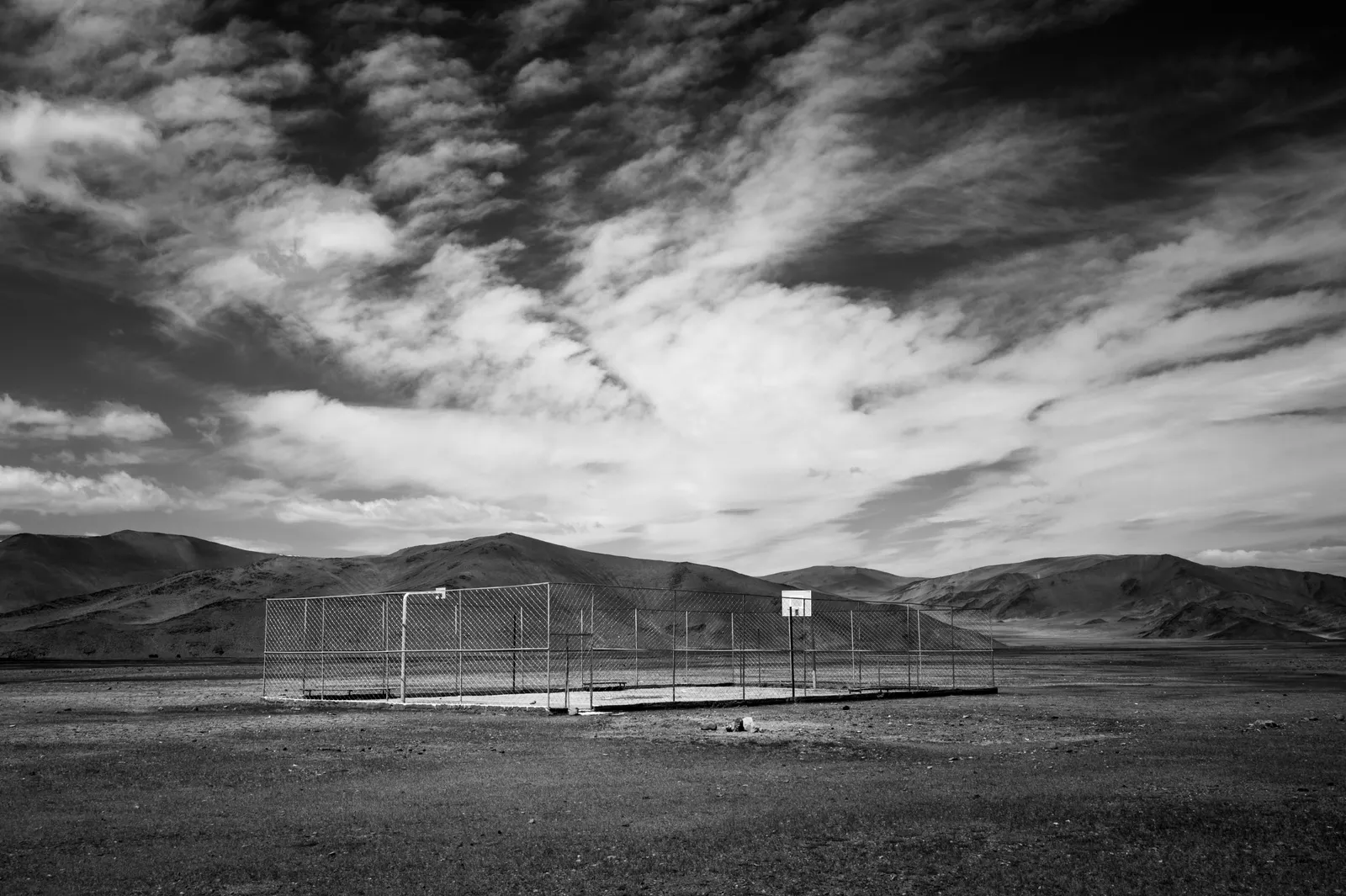 Erhan Coral, Tam Sahada Yalnızlık / Full Court Isolation [Ed.3 + 1 AP], 2025