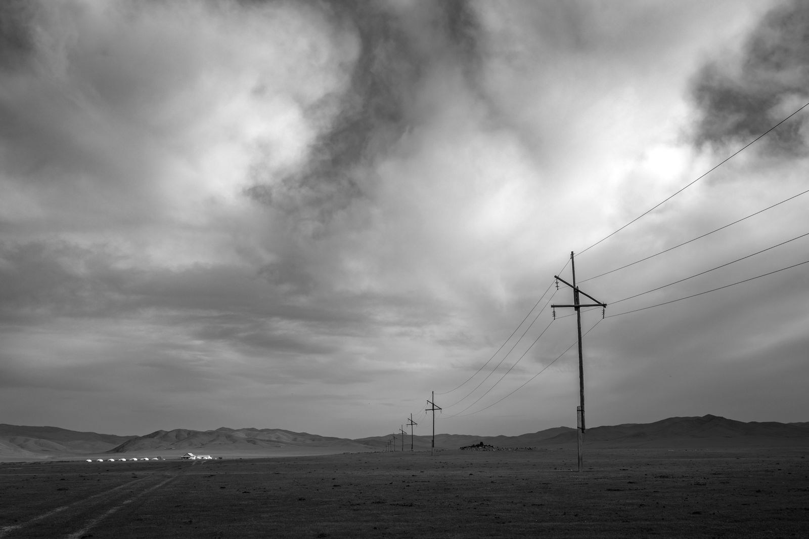 Erhan Coral, Hat / Line [Ed.3 + 1 AP], 2025