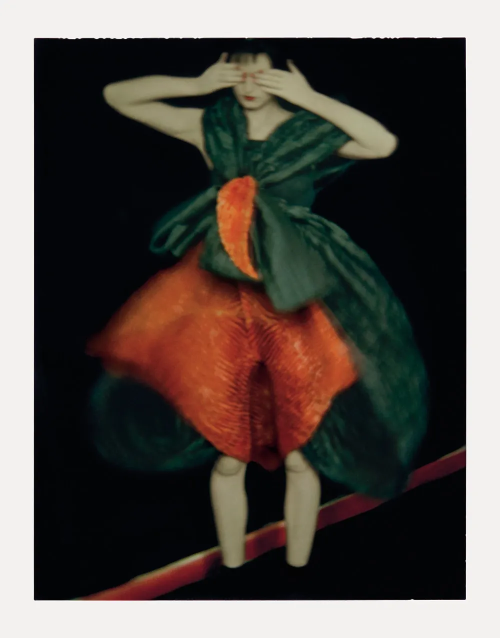 Sarah Moon, Theresa Stewart pour "Issey Miyake", 1995.