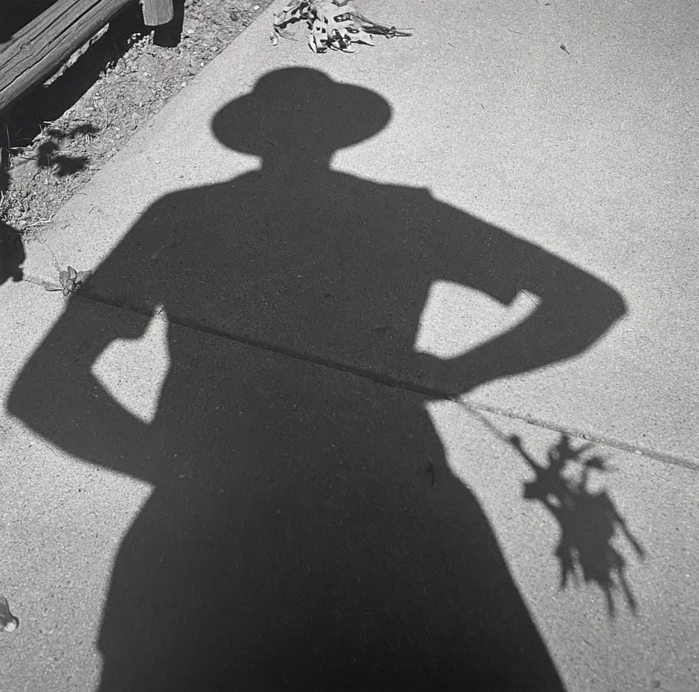 Galería Alta. Vivian Maier. Untitled, Self-portrait, 1956. © Estate of Vivian Maier, Courtesy Maloof Collection and Howard Greenberg Gallery, New York.
