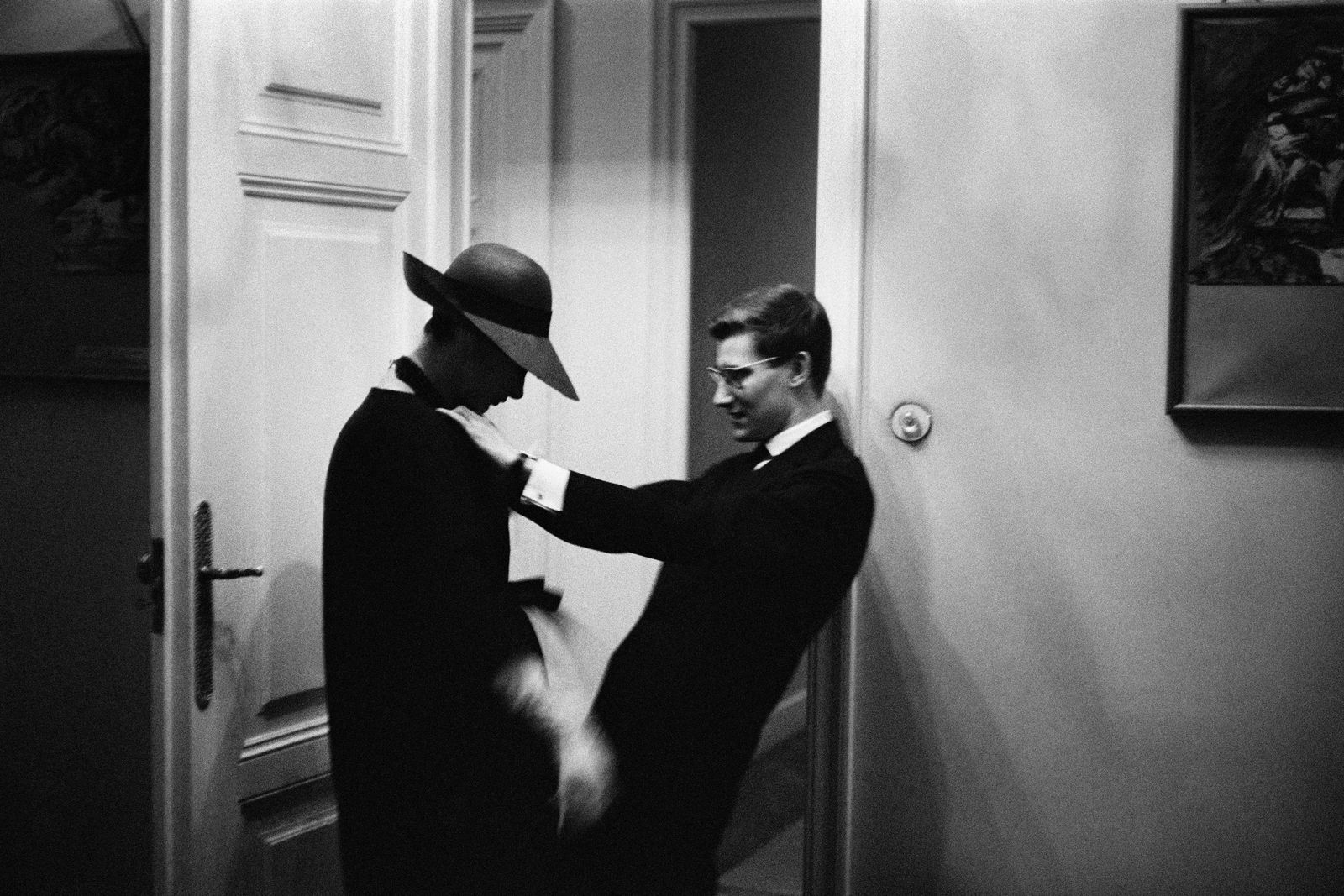 Ramón Masats, Yves Saint Laurent, Palacio de Liria, Madrid, 1959.